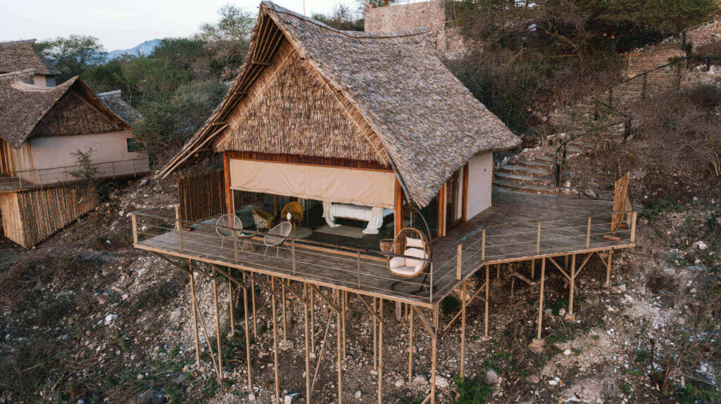 Soroi Lions Bluff Lodge – Luxury in Tsavo, Kenya